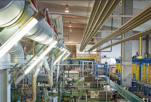 意大利工廠領(lǐng)先完備的生產(chǎn)體系,確保米素藝術(shù)漆原裝原罐精工品質(zhì)